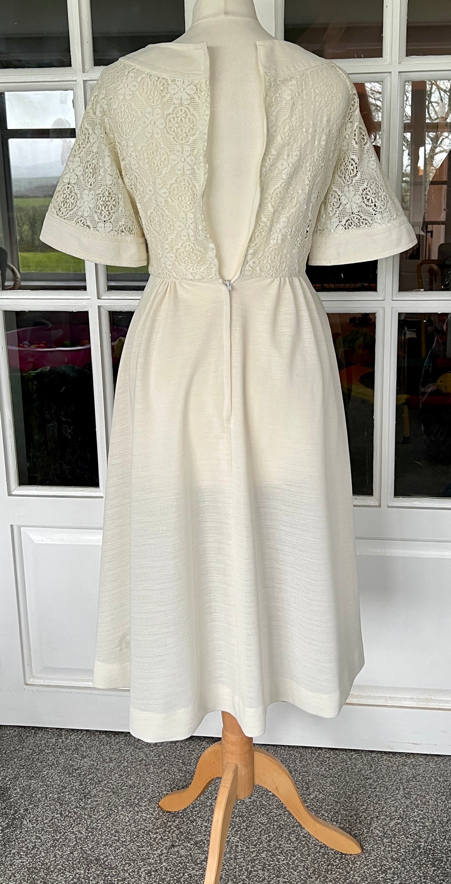 Beautiful vintage 1970s floaty lace sleeves ivory midi dress by Berkertex XS