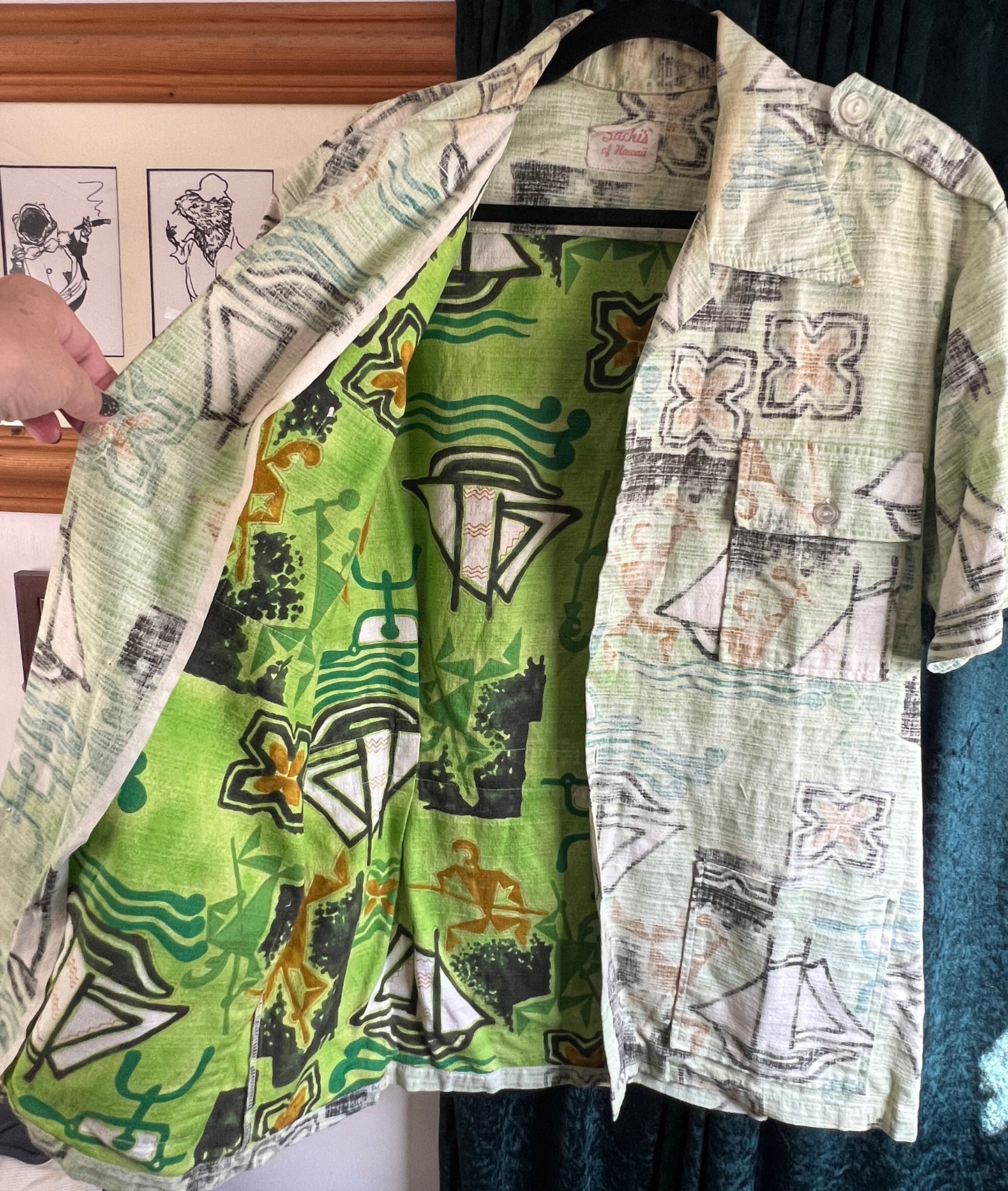 Vintage 70s green Sachis Hawaiian shirt tiki dagger collar