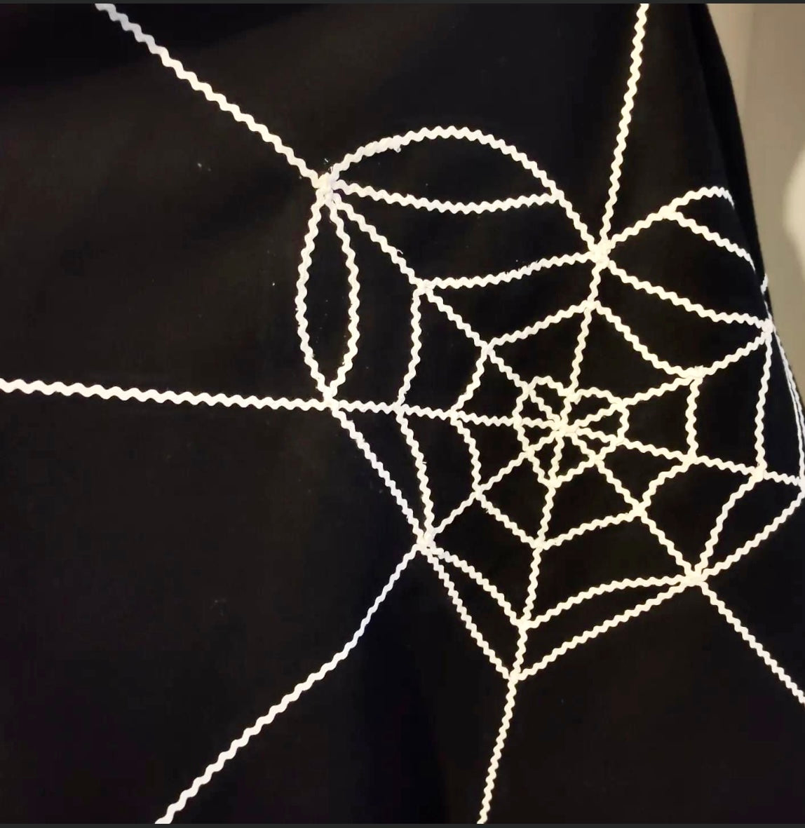Reproduction vintage 1950s Valentines spiderweb black skirt sz S