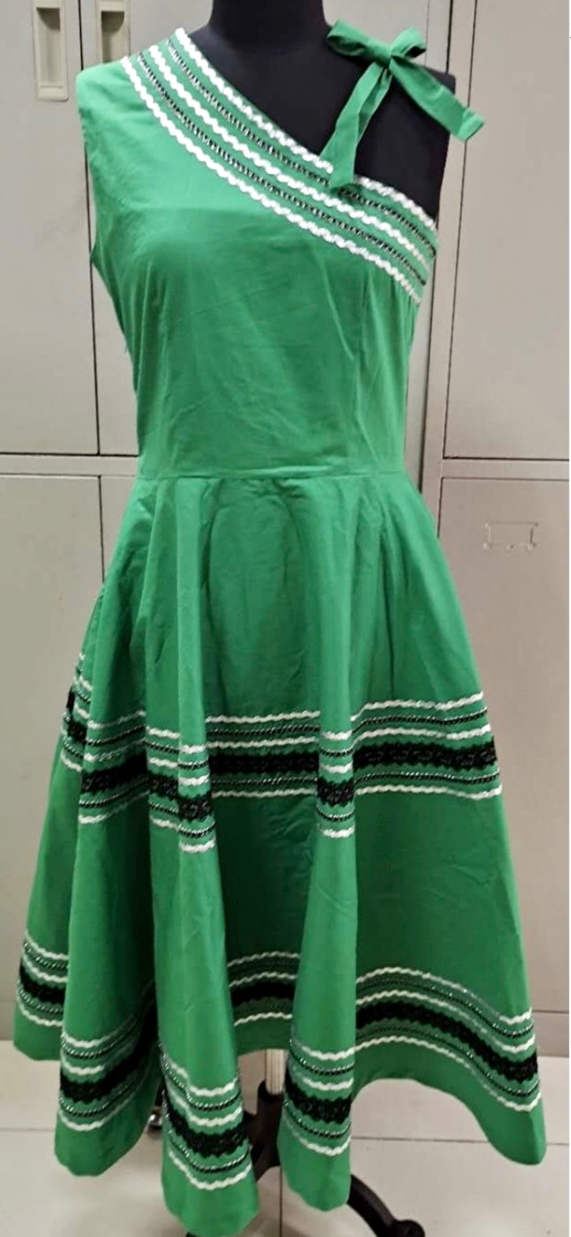 Patio dress vintage 1950s style one shoulder Mexican full circle dress in green