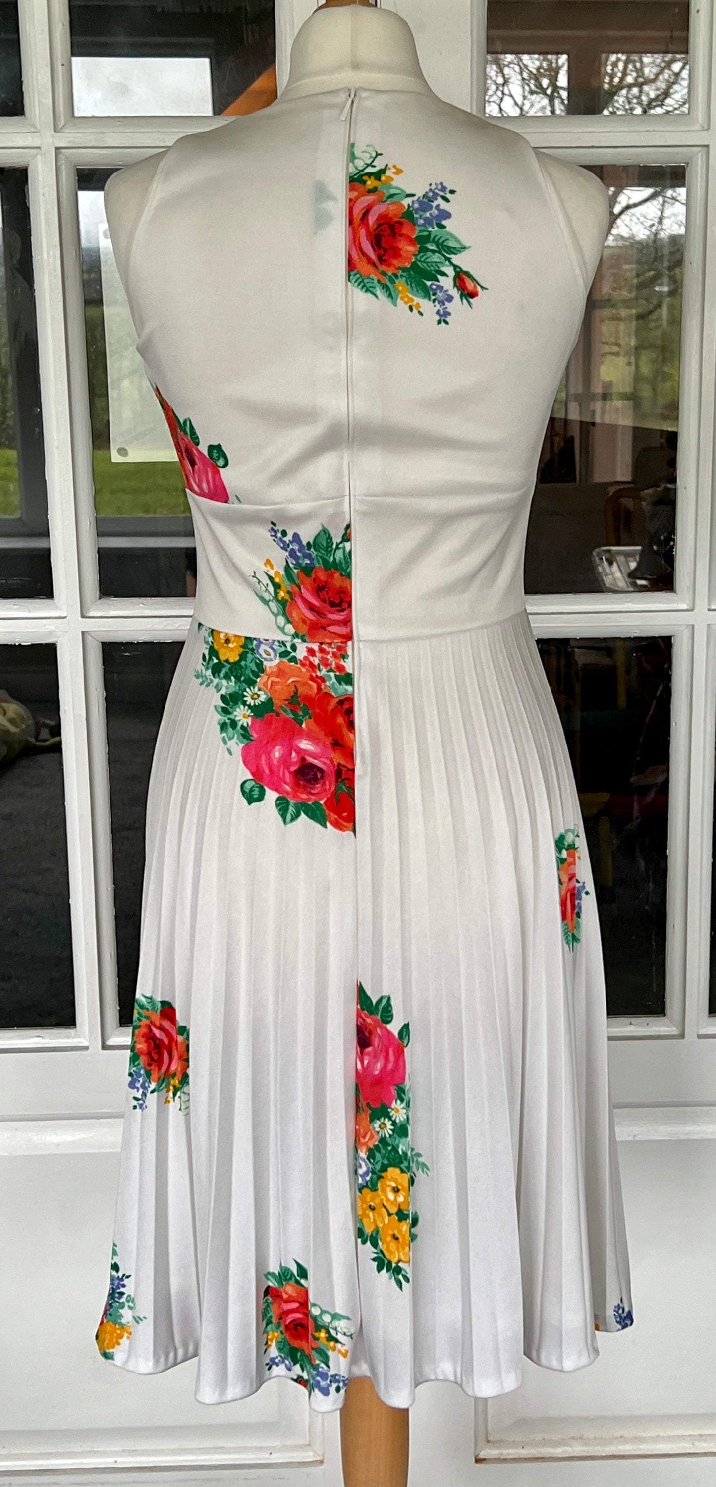 Vintage 1970s deep v neck white with red roses dress permanently pleated so M